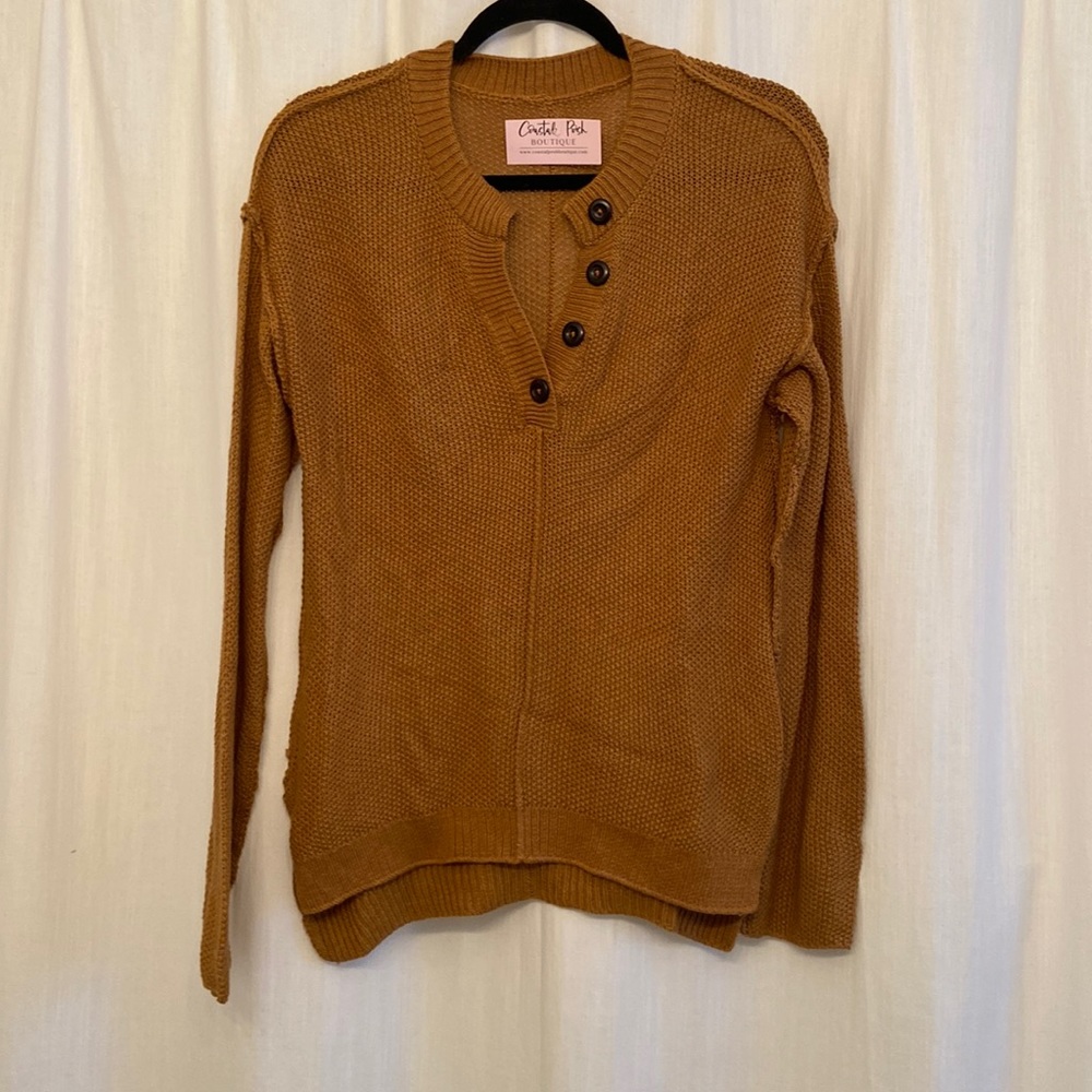 Boutique sweater, comfy with button details. New with tags Measurements in photo